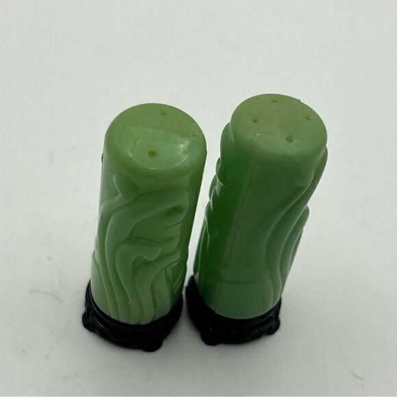 Vintage mini salt and pepper shakers set of two - Picture 10 of 12